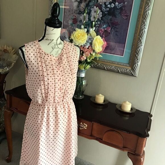 Esley medium Pink sleeveless dress Cinched…waist - Picture 2 of 10